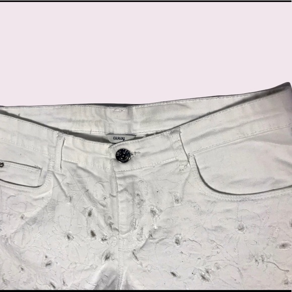 🌟SALE 2/$10.00‼️ CURVY COUTURE Women’s White Floral Pattern Jean Shorts Size 28 - Picture 4 of 4